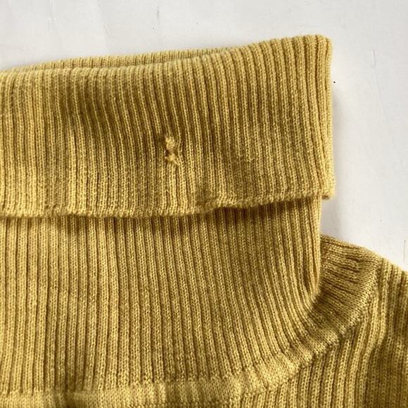 UNIQLO 100% wool turtleneck sweater - Picture 5 of 7